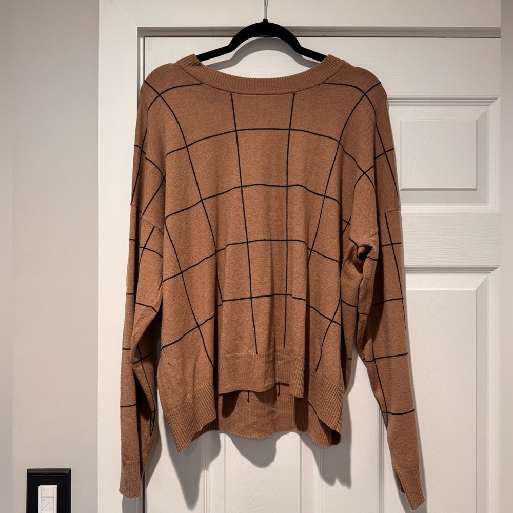 Auth. ✅ Women’s Brown/Black “Checkered” Long Sleeve Size XL🤎🖤
